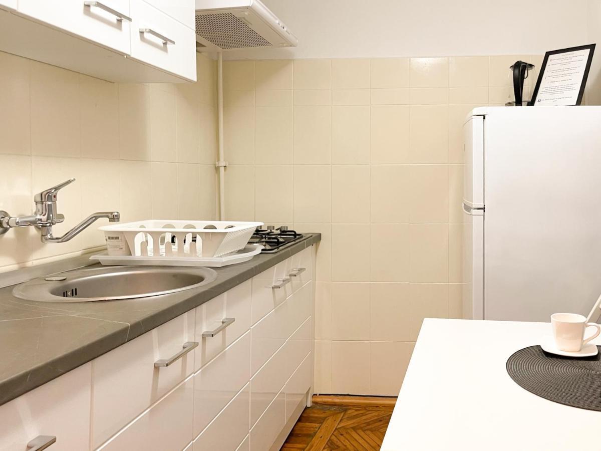 White Moon Apartment Braşov Esterno foto