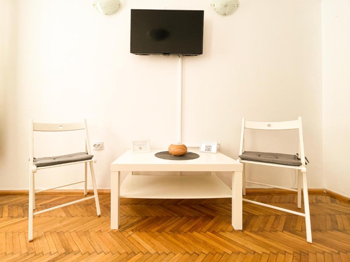 White Moon Apartment Braşov Esterno foto