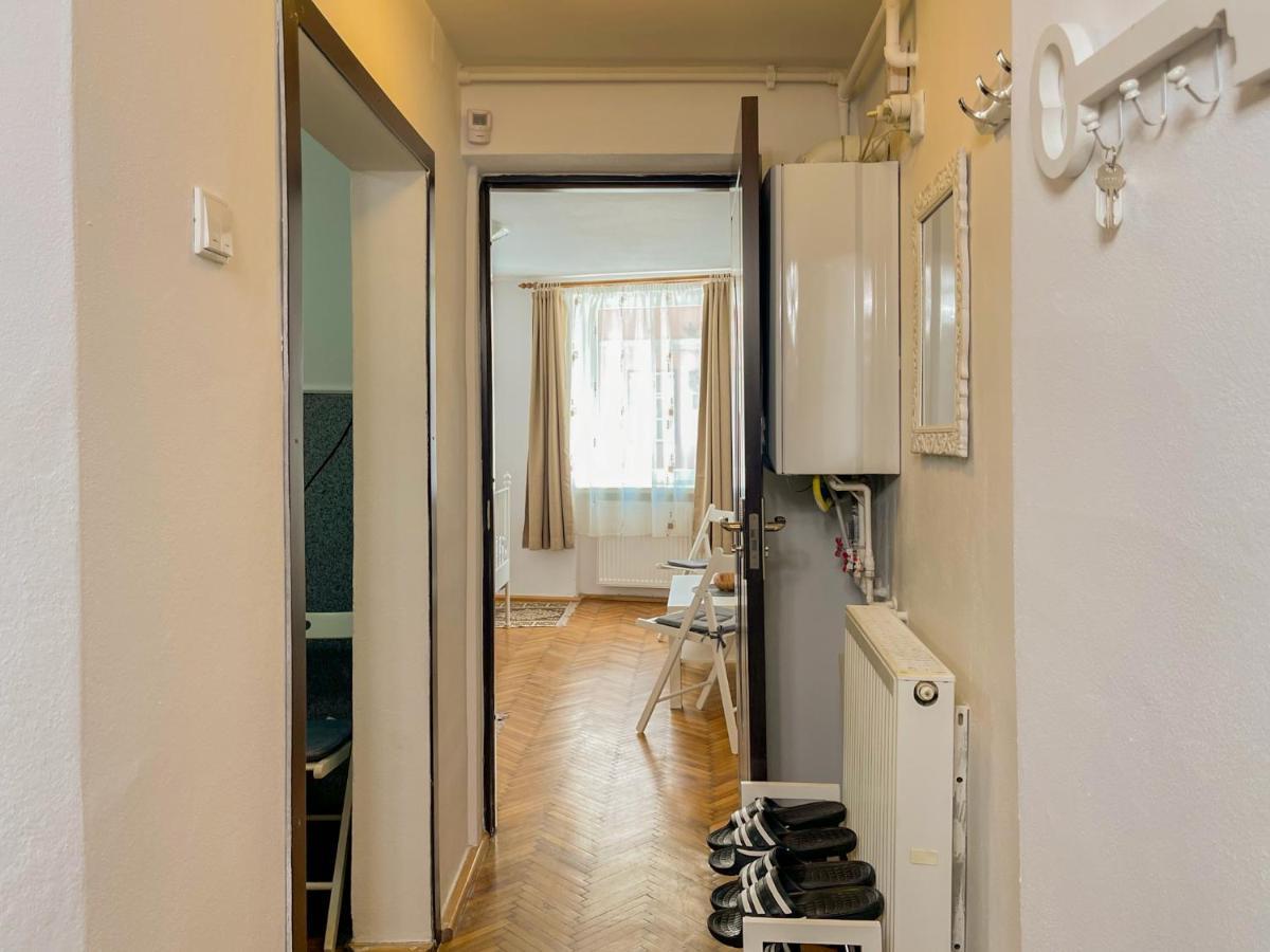 White Moon Apartment Braşov Esterno foto