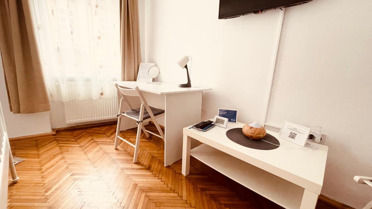 White Moon Apartment Braşov Esterno foto