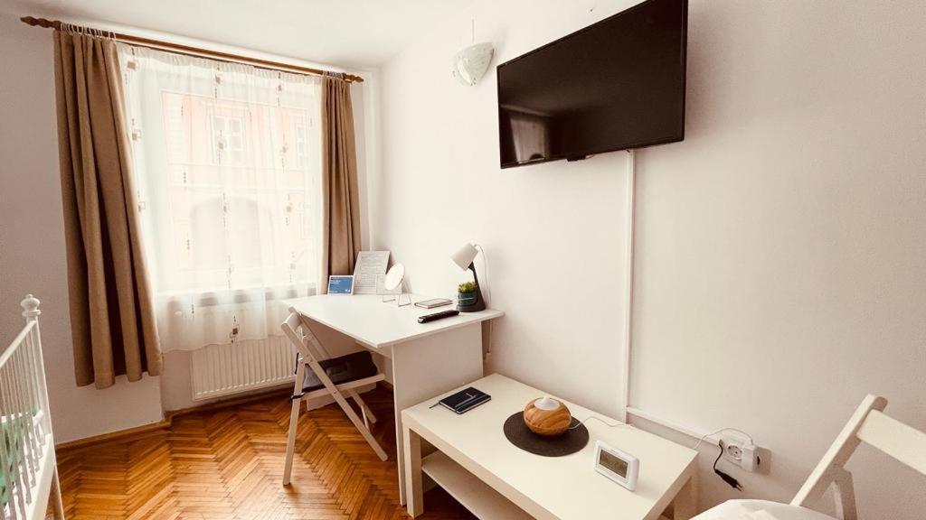 White Moon Apartment Braşov Esterno foto
