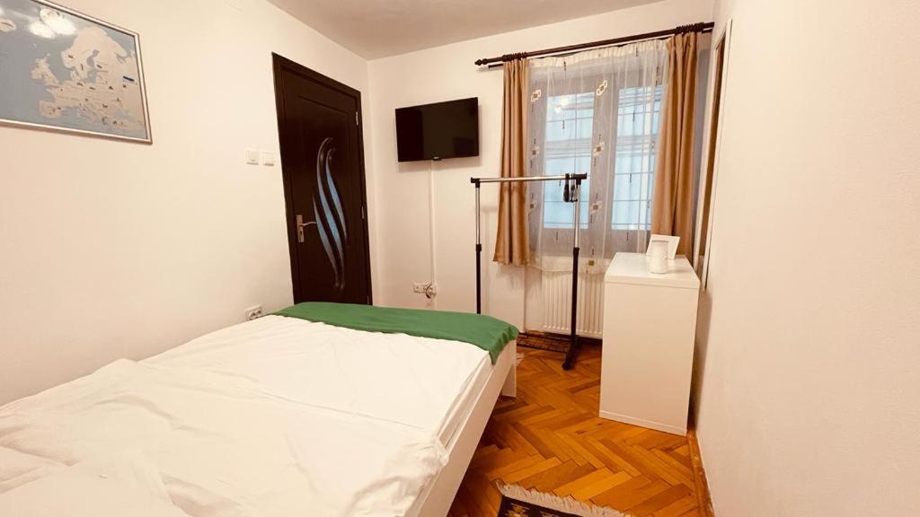 White Moon Apartment Braşov Esterno foto