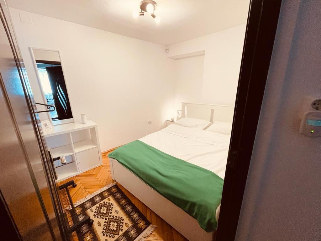 White Moon Apartment Braşov Esterno foto